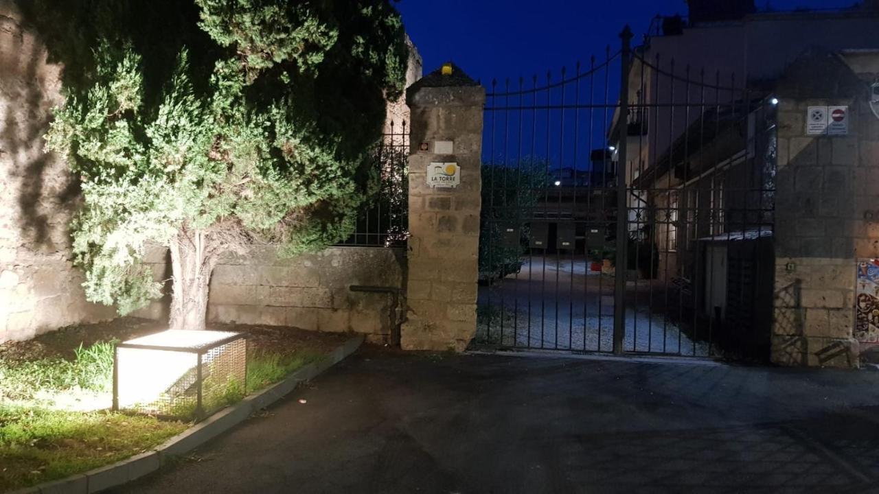 タルクイーニアLa Torreアパートメント エクステリア 写真